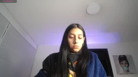 Snapshot of melanny_petite chatting on 6, 5, 2026 melanny_petite online show from 6, 5, 2026