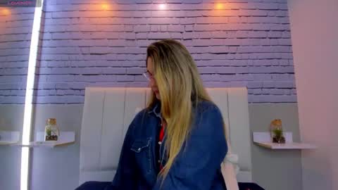 Snapshot of melanyvega_ chatting on 12, 9, 2025 Melany  online show from 12, 9, 2025