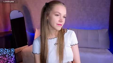 Melee Eva - Thumbs Up please  online show from 12, 3, 2026