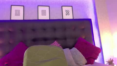 Snapshot of meleekxxx chatting on 21, 11, 2025 MeleekXXX online show from 21, 11, 2025