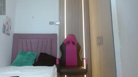 Snapshot of meli_peach chatting on 5, 10, 2025 meli_peach online show from 5, 10, 2025