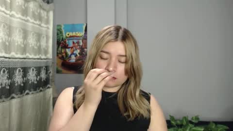 Snapshot of meliinna_xxx chatting on 27, 11, 2025 meliinna_xxx online show from 27, 11, 2025