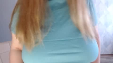 Snapshot of melina_beauty chatting on 15, 10, 2025 Melina online show from 15, 10, 2025