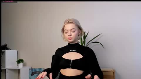 Snapshot of melinamonroe chatting on 7, 10, 2025 My name is Melina online show from 7, 10, 2025