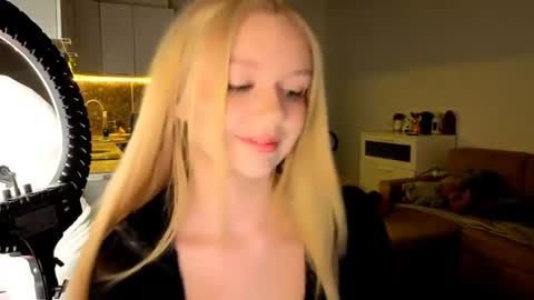 Mel or Lissa 3 Welcome here online show from 3, 7, 2026