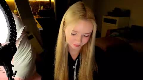 Mel or Lissa 3 Welcome here online show from 28, 7, 2026