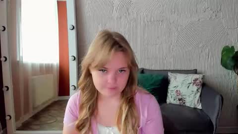 Snapshot of melissa_199 chatting on 24, 9, 2025 Sophia online show from 24, 9, 2025