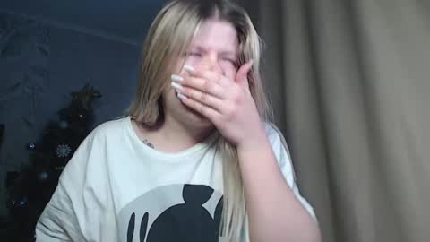 Melissa  Ray online show from 12, 12, 2024