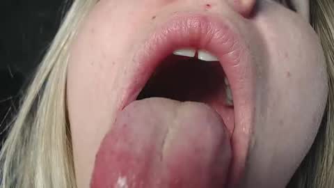 Melissa  Ray online show from 13, 12, 2024