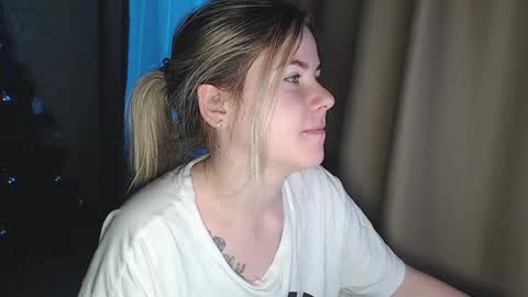 Melissa  Ray online show from 18, 12, 2024