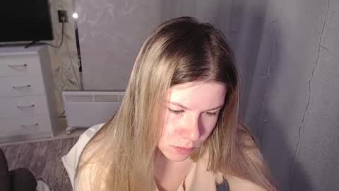 Melissa  Ray online show from 28, 1, 2025