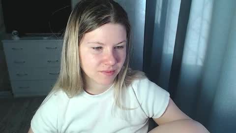 Melissa  Ray online show from 10, 2, 2025