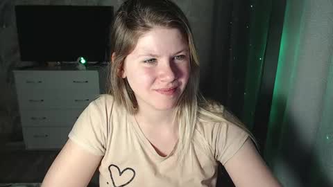 Melissa  Ray online show from 17, 2, 2025