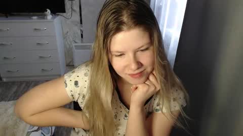 Melissa  Ray online show from 19, 2, 2025