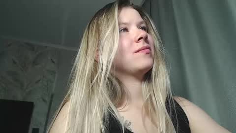 Melissa  Ray online show from 26, 2, 2025