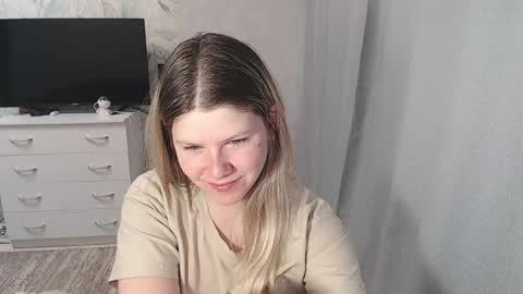 Melissa  Ray online show from 3, 3, 2025