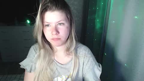 Melissa  Ray online show from 5, 3, 2025