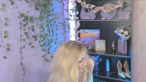 Snapshot of melissa_milton chatting on 11, 3, 2025 Melissa - Your Dream Girl online show from 11, 3, 2025