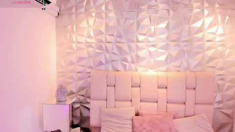 Snapshot of mell_muller chatting on 9, 4, 2026 Mell online show from 9, 4, 2026