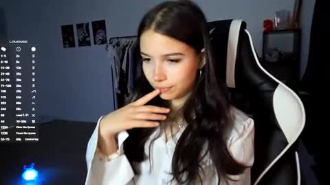 Snapshot of mellowpearl chatting on 3, 11, 2025 EVA online show from 3, 11, 2025