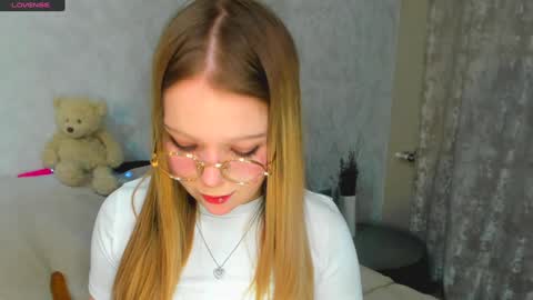 MelMooon online show from 17, 1, 2025