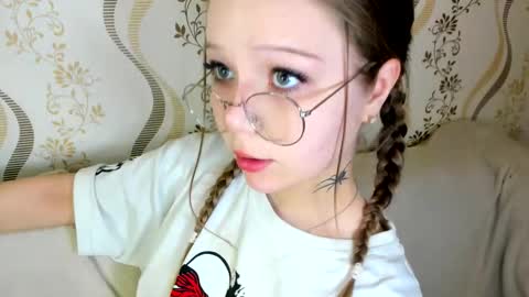 MelMooon online show from 21, 9, 2025