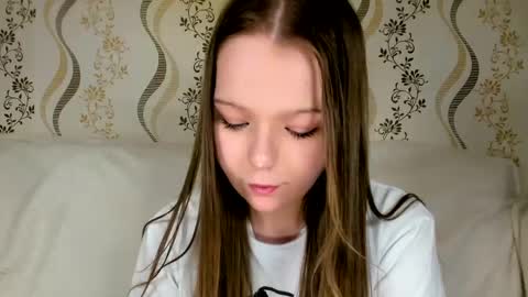 MelMooon online show from 16, 5, 2026