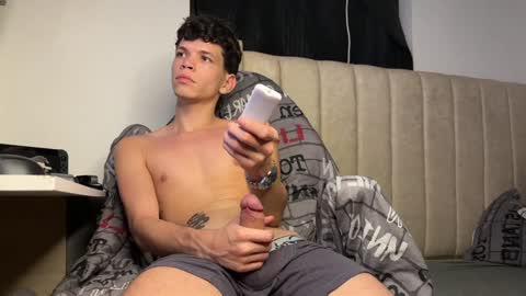 Snapshot of melo_twink chatting on 22, 12, 2024 Melo online show from 22, 12, 2024