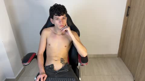 Snapshot of melo_twink chatting on 12, 1, 2025 Melo online show from 12, 1, 2025