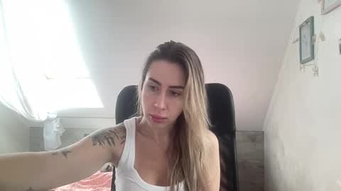 Snapshot of melodie_sweet chatting on 3, 10, 2025 Melodie online show from 3, 10, 2025