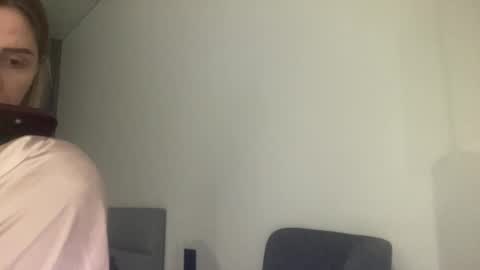 Snapshot of melodie_sweet chatting on 20, 10, 2025 Melodie online show from 20, 10, 2025