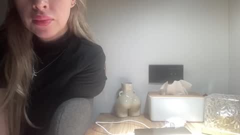 Snapshot of melodie_sweet chatting on 22, 10, 2025 Melodie online show from 22, 10, 2025