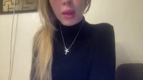 Snapshot of melodie_sweet chatting on 27, 10, 2025 Melodie online show from 27, 10, 2025