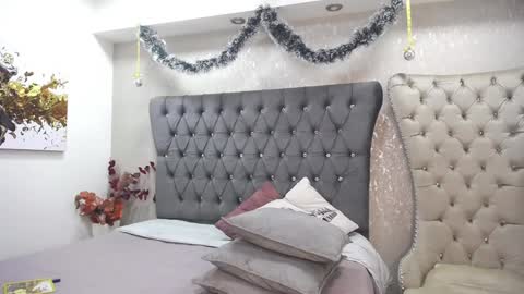 Snapshot of melodiroux_ chatting on 4, 1, 2025 Melodi online show from 4, 1, 2025