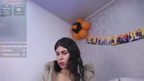 Snapshot of melodiroux_ chatting on 17, 10, 2025 Melodi online show from 17, 10, 2025