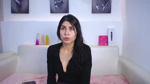 Snapshot of melodiroux_ chatting on 21, 10, 2025 Melodi online show from 21, 10, 2025