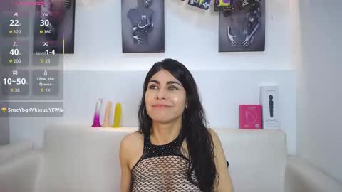 Snapshot of melodiroux_ chatting on 22, 10, 2025 Melodi online show from 22, 10, 2025