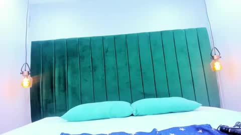 Snapshot of melody_kener chatting on 22, 12, 2025 melody_kener online show from 22, 12, 2025