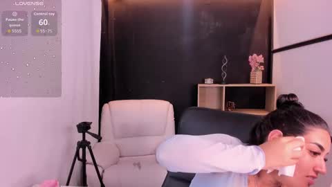 Snapshot of melodysnow chatting on 13, 11, 2025 melodysnow online show from 13, 11, 2025