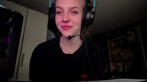 Snapshot of melonygriffen chatting on 18, 9, 2025 Hi Im Aria 18 years old online show from 18, 9, 2025