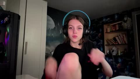 Snapshot of melonygriffen chatting on 21, 9, 2025 Hi Im Aria 18 years old online show from 21, 9, 2025