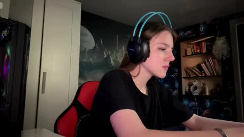 Snapshot of melonygriffen chatting on 22, 9, 2025 Hi Im Aria 18 years old online show from 22, 9, 2025