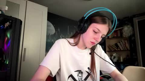 Snapshot of melonygriffen chatting on 25, 9, 2025 Hi Im Aria 18 years old online show from 25, 9, 2025