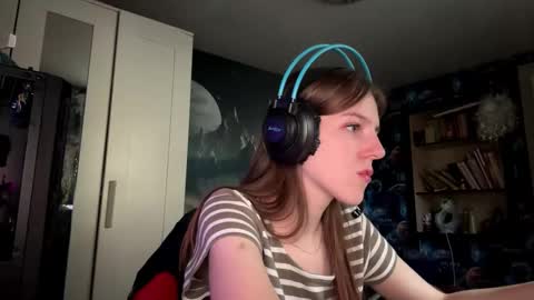 Snapshot of melonygriffen chatting on 26, 9, 2025 Hi Im Aria 18 years old online show from 26, 9, 2025