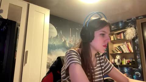 Snapshot of melonygriffen chatting on 27, 9, 2025 Hi Im Aria 18 years old online show from 27, 9, 2025