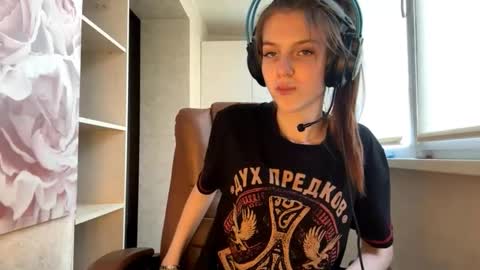 Snapshot of melonygriffen chatting on 1, 10, 2025 Hi Im Aria 18 years old online show from 1, 10, 2025