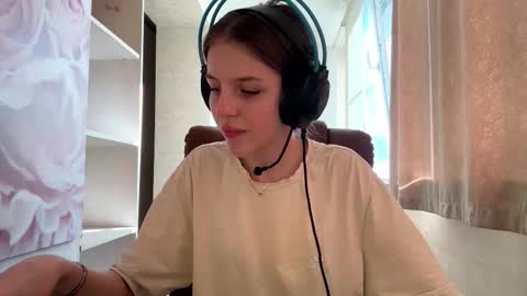 Snapshot of melonygriffen chatting on 2, 10, 2025 Hi Im Aria 18 years old online show from 2, 10, 2025