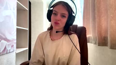 Snapshot of melonygriffen chatting on 3, 10, 2025 Hi Im Aria 18 years old online show from 3, 10, 2025