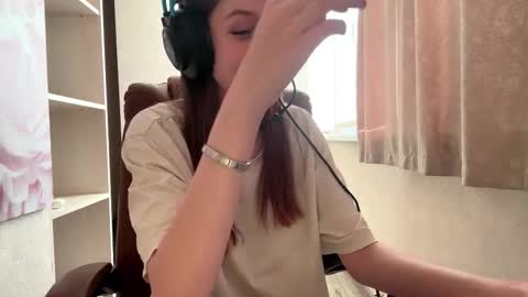 Snapshot of melonygriffen chatting on 4, 10, 2025 Hi Im Aria 18 years old online show from 4, 10, 2025