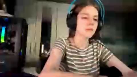 Snapshot of melonygriffen chatting on 8, 10, 2025 Hi Im Aria 18 years old online show from 8, 10, 2025